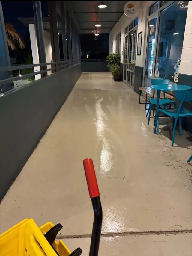Floor care on a restaurant walkway, Orlando FL