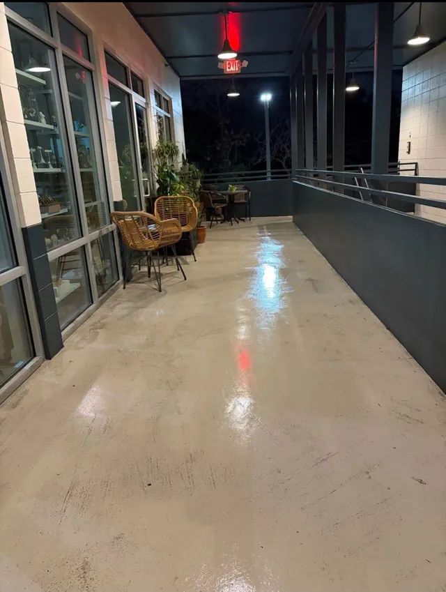 Freshly mopped commercial walkway in Orlando by R.G Diamond Touch Cleaning
